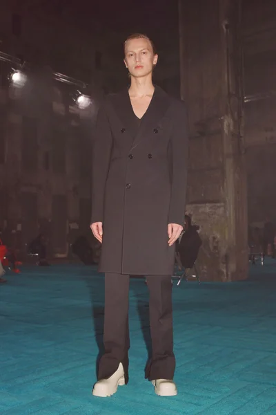 Look 15